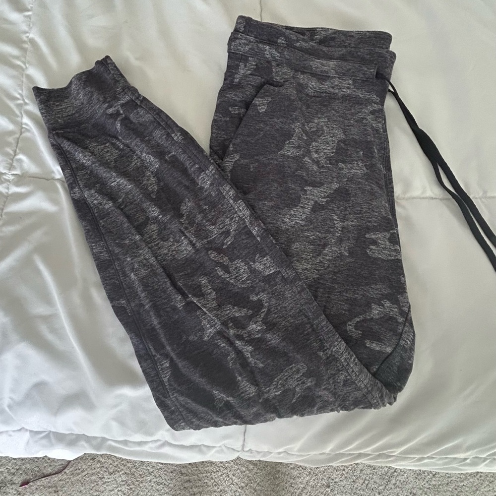 Lululemon Athletica Gray Joggers with Elastic Waistband